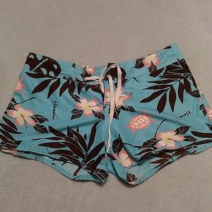 Steven wears board short